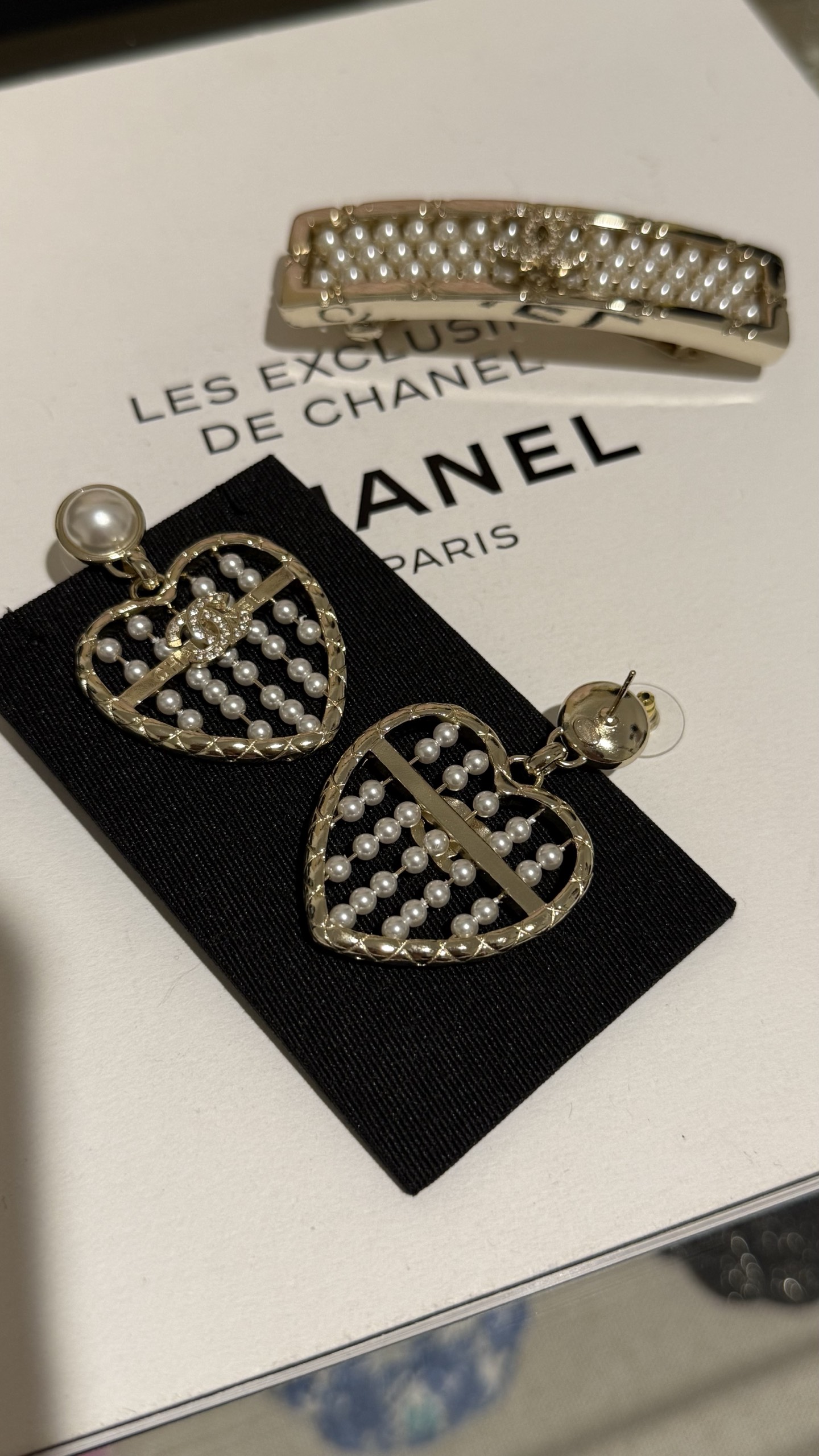 CHANEL Женские серьги в форме сердца 25A CHANEL Женские серьги в форме сердца 25A