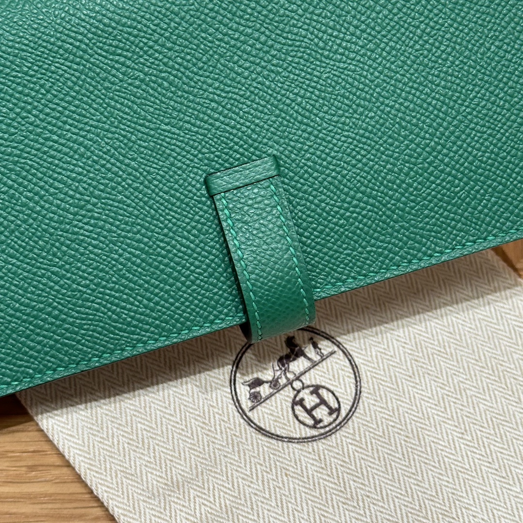 HERMES Кошелёк Bearn 17.5 см U4/Vert vertigo Epsom HERMES Кошелёк Bearn 17.5 см U4/Vert vertigo Epsom
