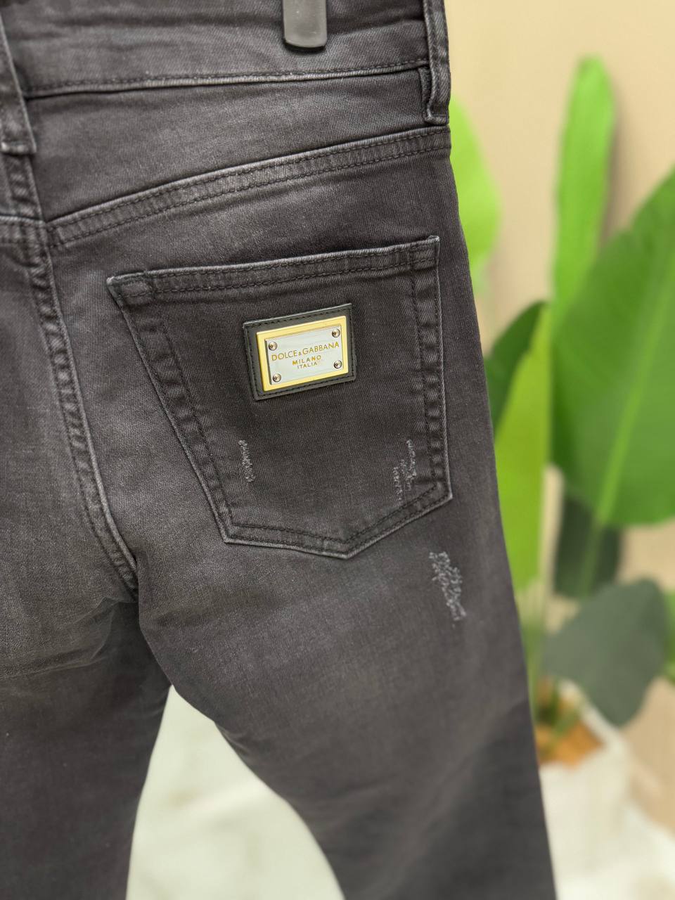DOLCE & GABBANA Мужские джинсы с пластиной DOLCE & GABBANA Мужские джинсы с пластиной