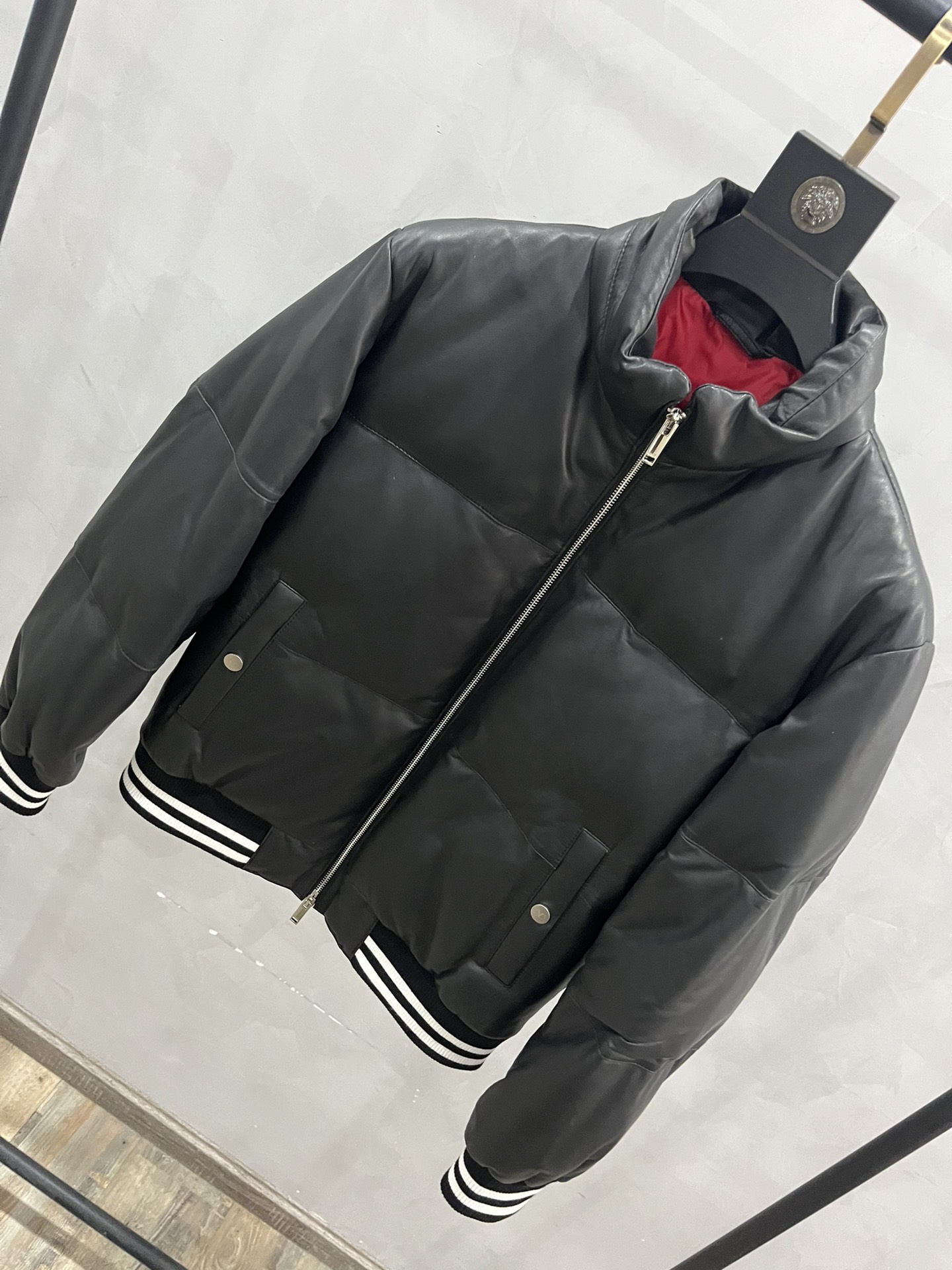 VALENTINO Мужская кожаная куртка VALENTINO Мужская кожаная куртка