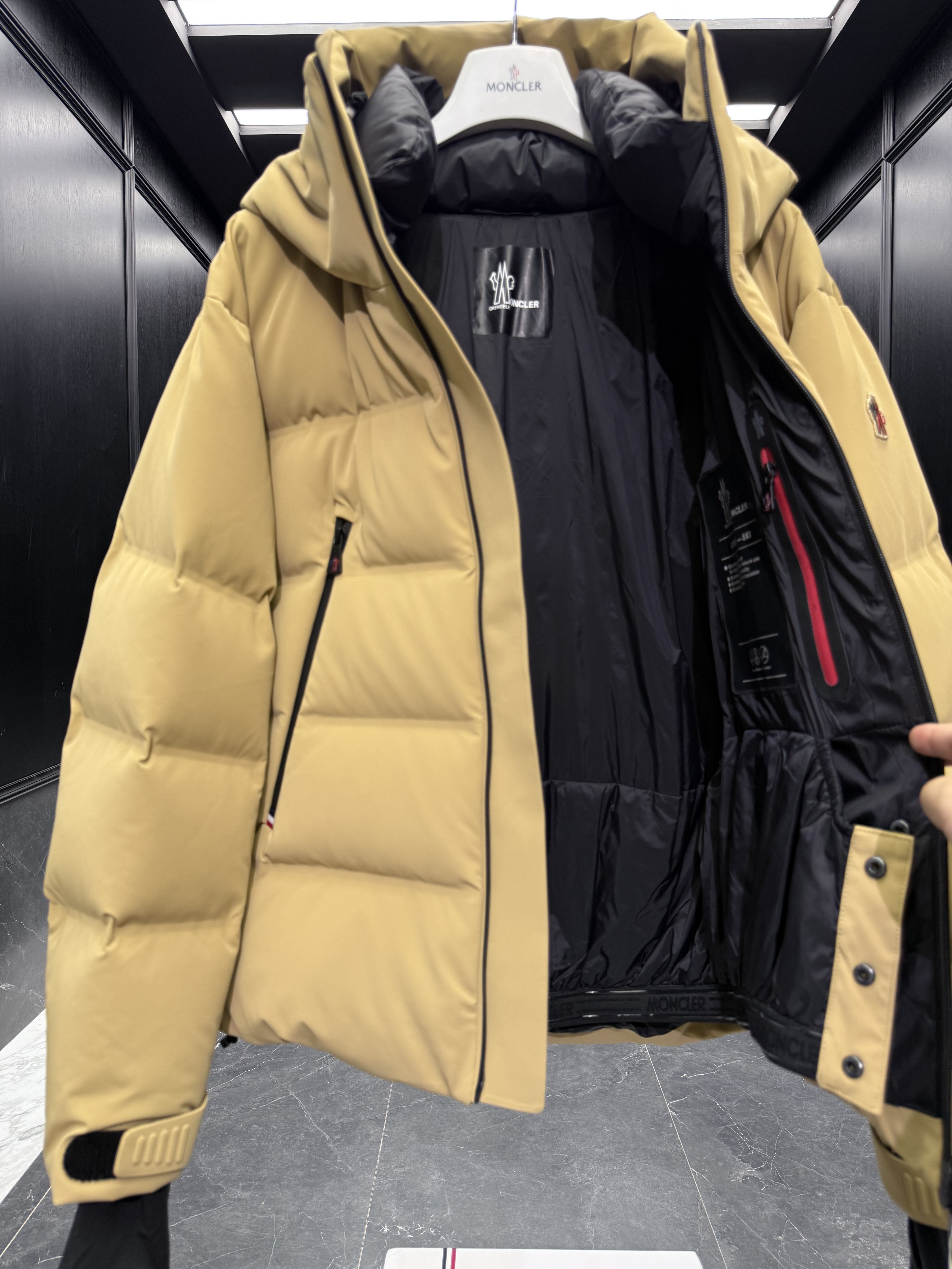 MONCLER Мужской пуховик Fellberg