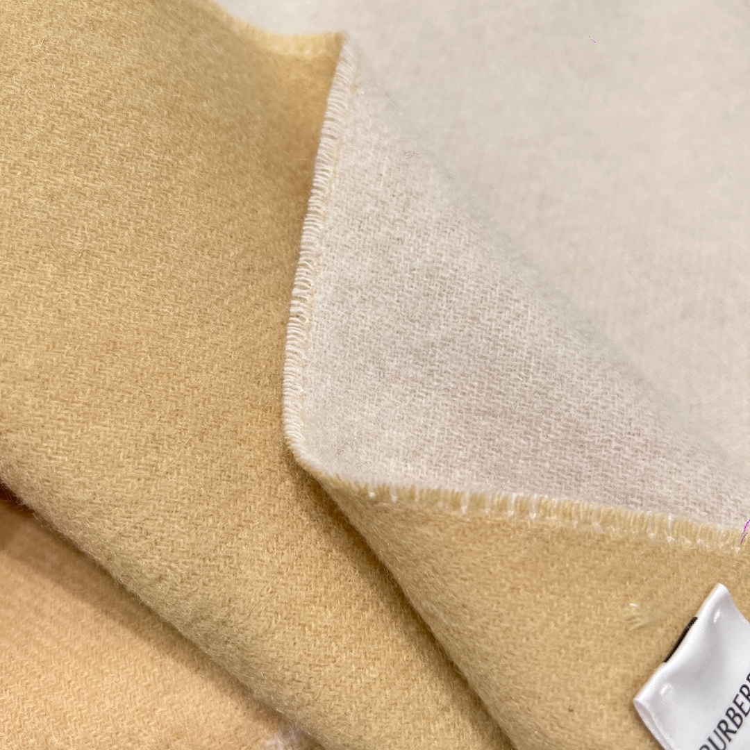 BURBERRY Женский шарф из кашемира BURBERRY Женский шарф из кашемира