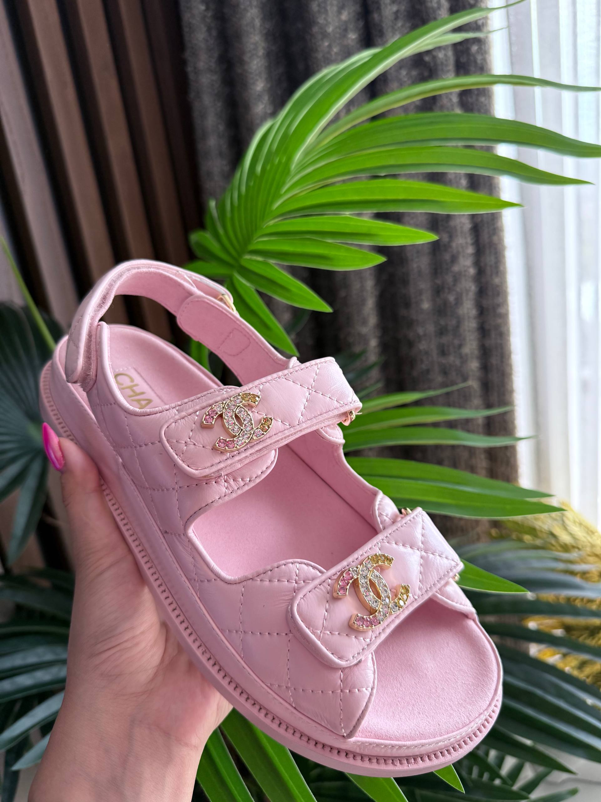 CHANEL Женские сандалии CHANEL Женские сандалии