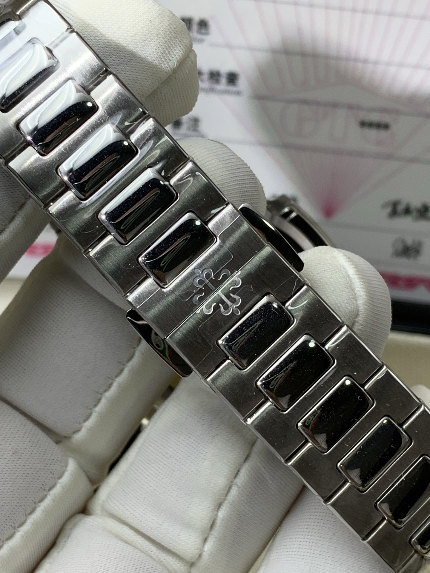 PATEK PHILIPPE Женские часы Nautilus 7118/1200A-010 PATEK PHILIPPE Женские часы Nautilus 7118/1200A-010