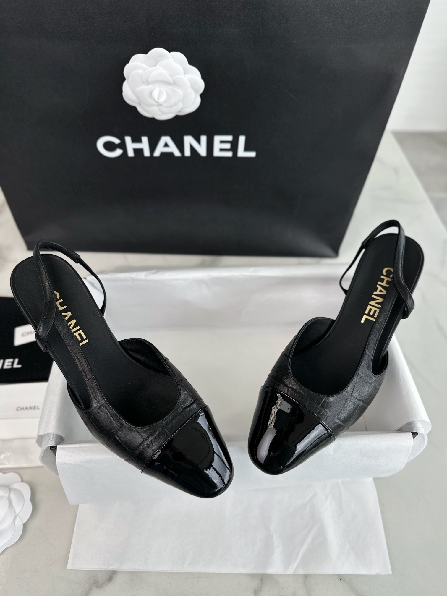 CHANEL Женские туфли слингбэки из кожи на каблуке