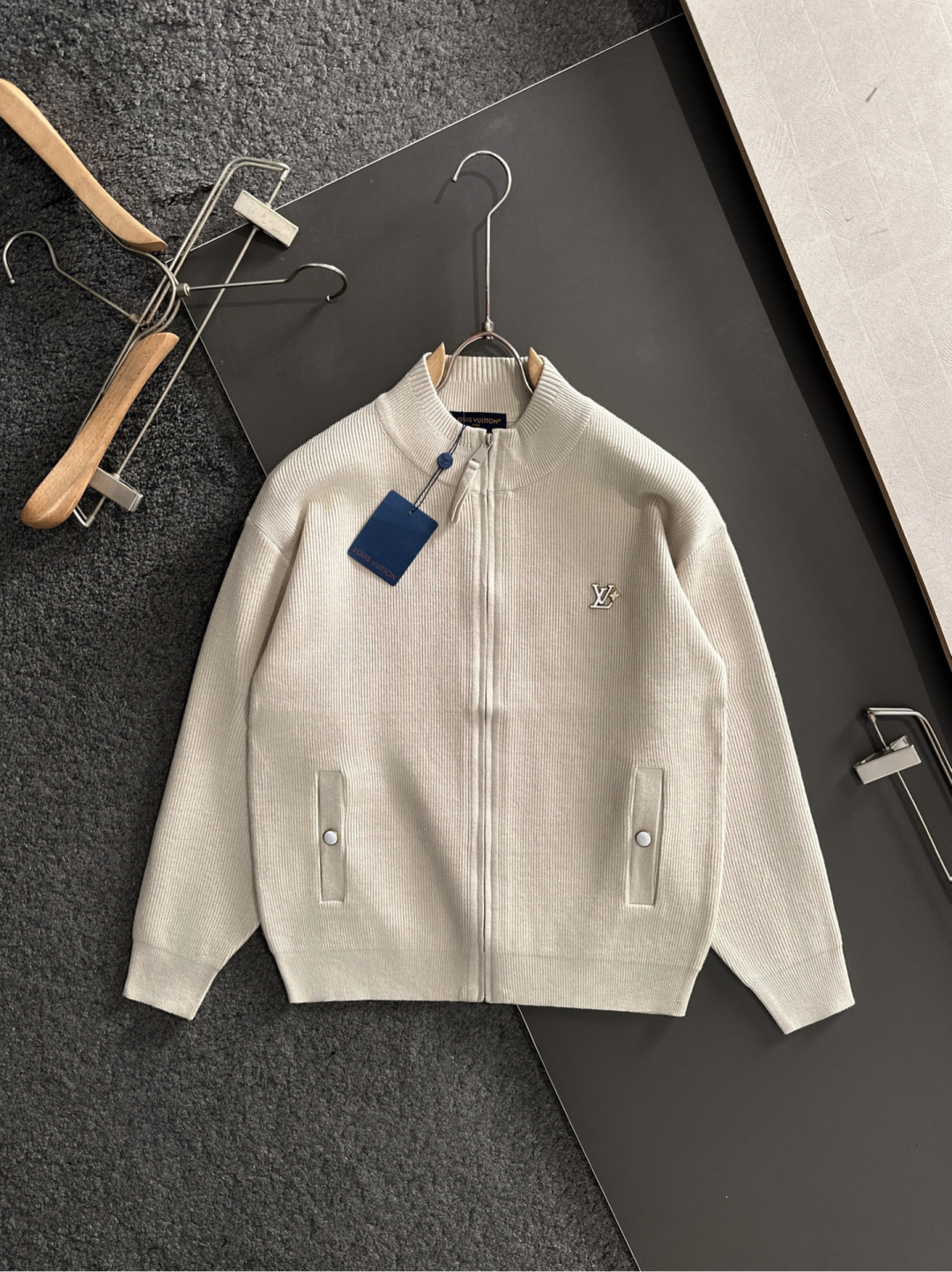 LOUIS VUITTON Мужской кардиган из шерсти LOUIS VUITTON Мужской кардиган из шерсти