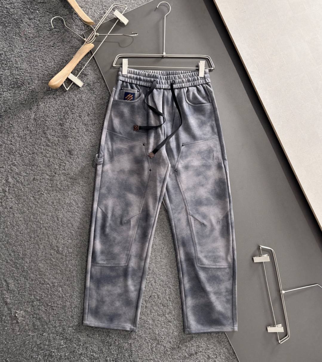 LOUIS VUITTON Мужские брюки LOUIS VUITTON Мужские брюки