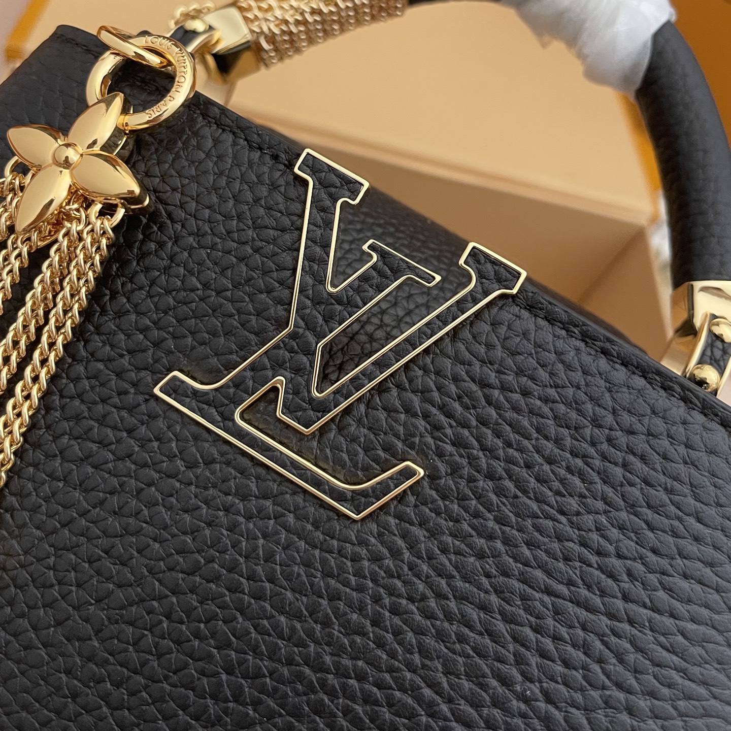 LOUIS VUITTON Женская Сумка Capucines