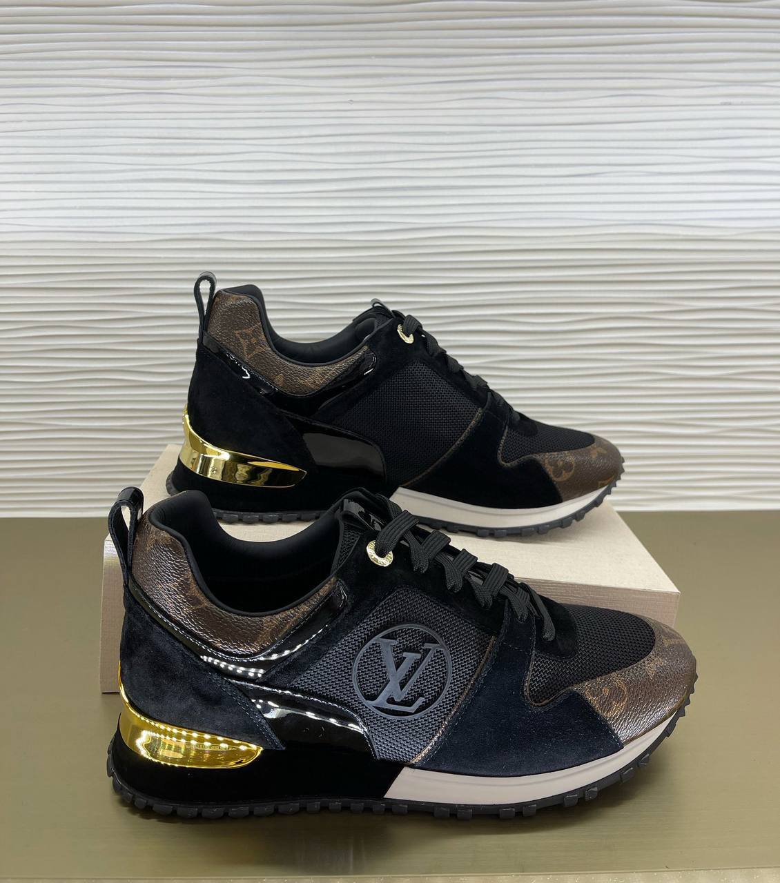 LOUIS VUITTON Женские кроссовки LOUIS VUITTON Женские кроссовки