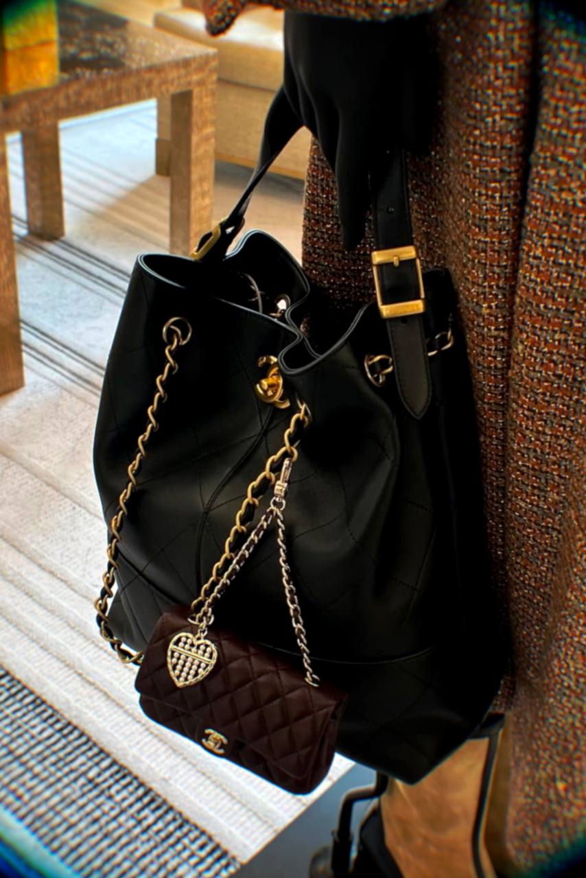 CHANEL Женская сумка Hobo 25 a CHANEL Женская сумка Hobo 25 a