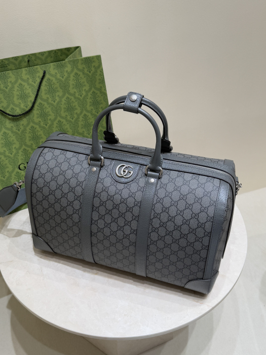 GUCCI Дорожная сумка GG Supreme