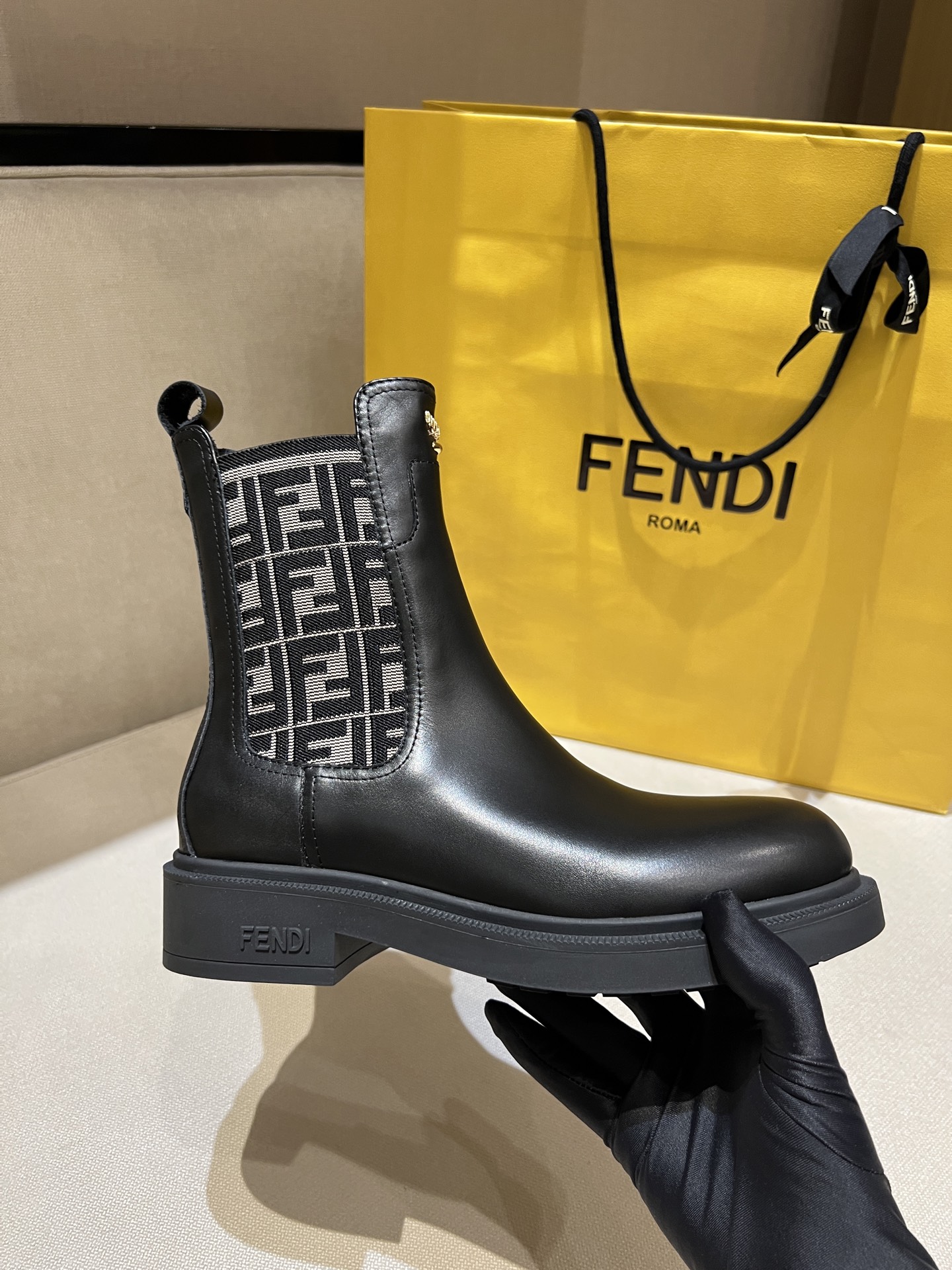 FENDI Женские ботинки челси FF