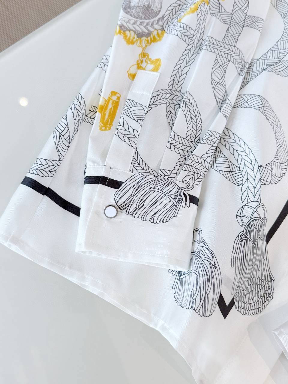 HERMES Женская шёлковая рубашка  HERMES Женская шёлковая рубашка