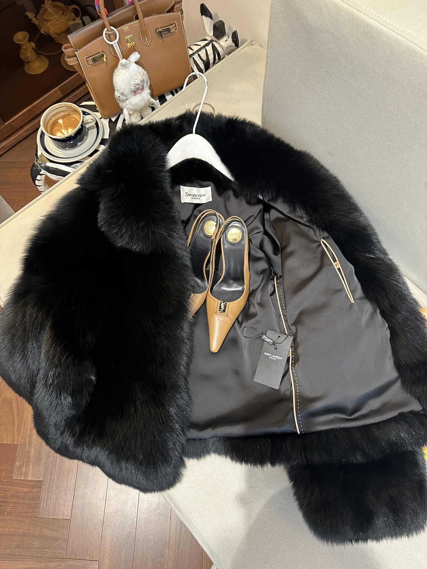 SAINT LAURENT Женская шуба из меха лисы SAINT LAURENT Женская шуба из меха лисы