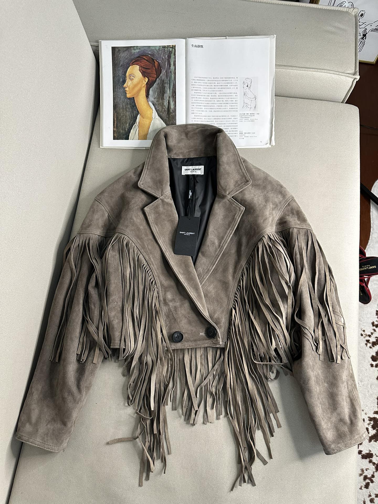 SAINT LAURENT Женская куртка из замши с бахромой