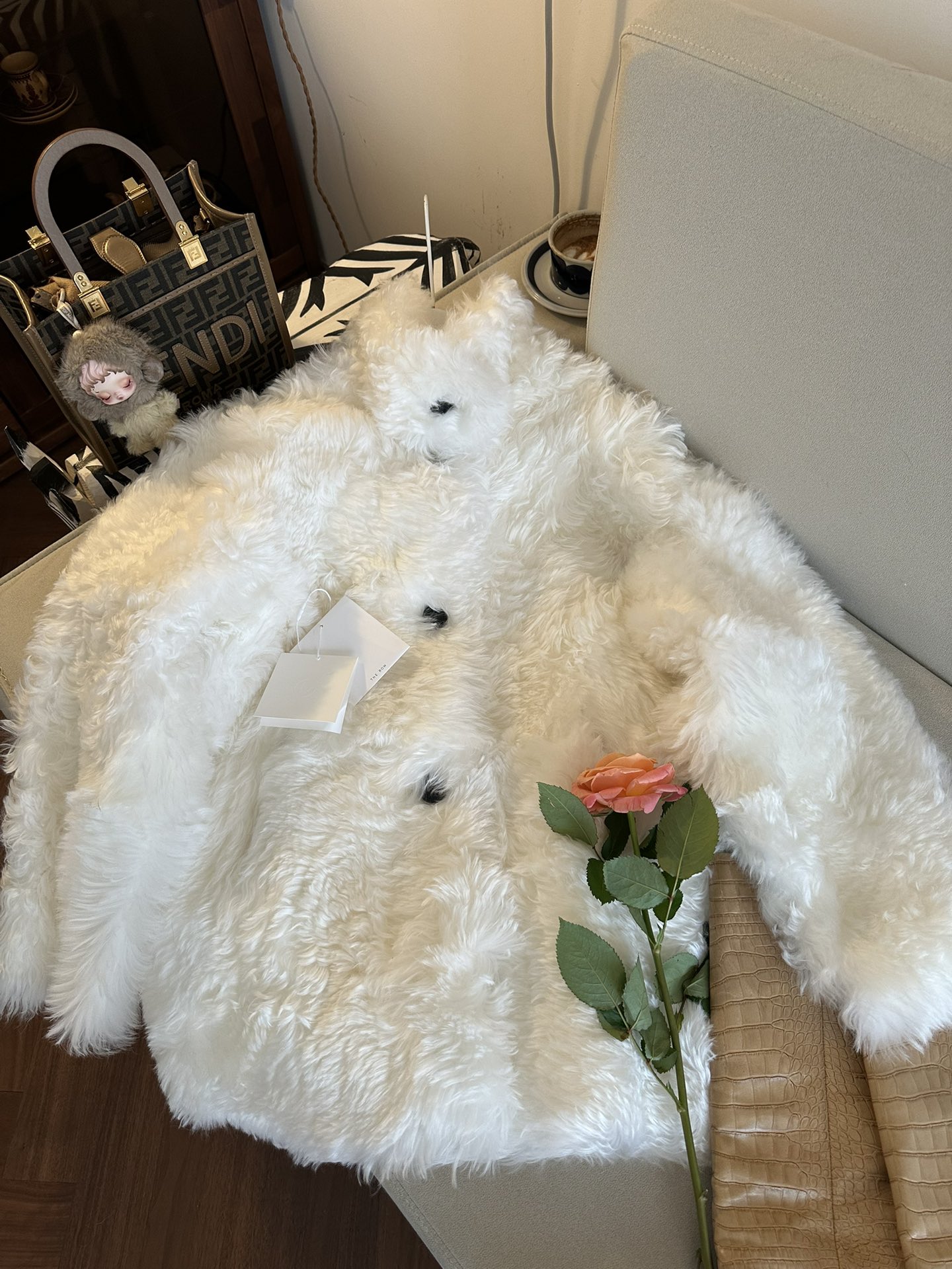 THE ROW Женская шуба из овчины  THE ROW Женская шуба из овчины