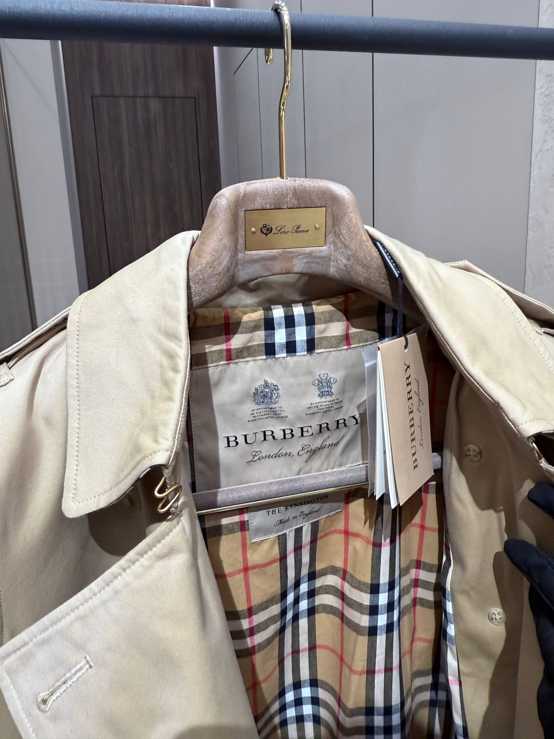 BURBERRY Женское двубортное пальто тренч BURBERRY Женское двубортное пальто тренч