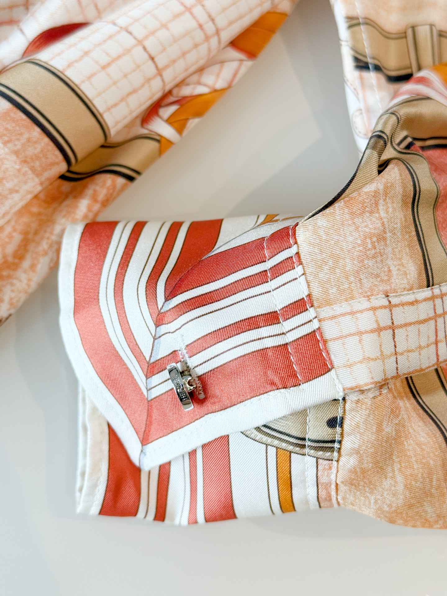 HERMES Женская рубашка из шелка HERMES Женская рубашка из шелка