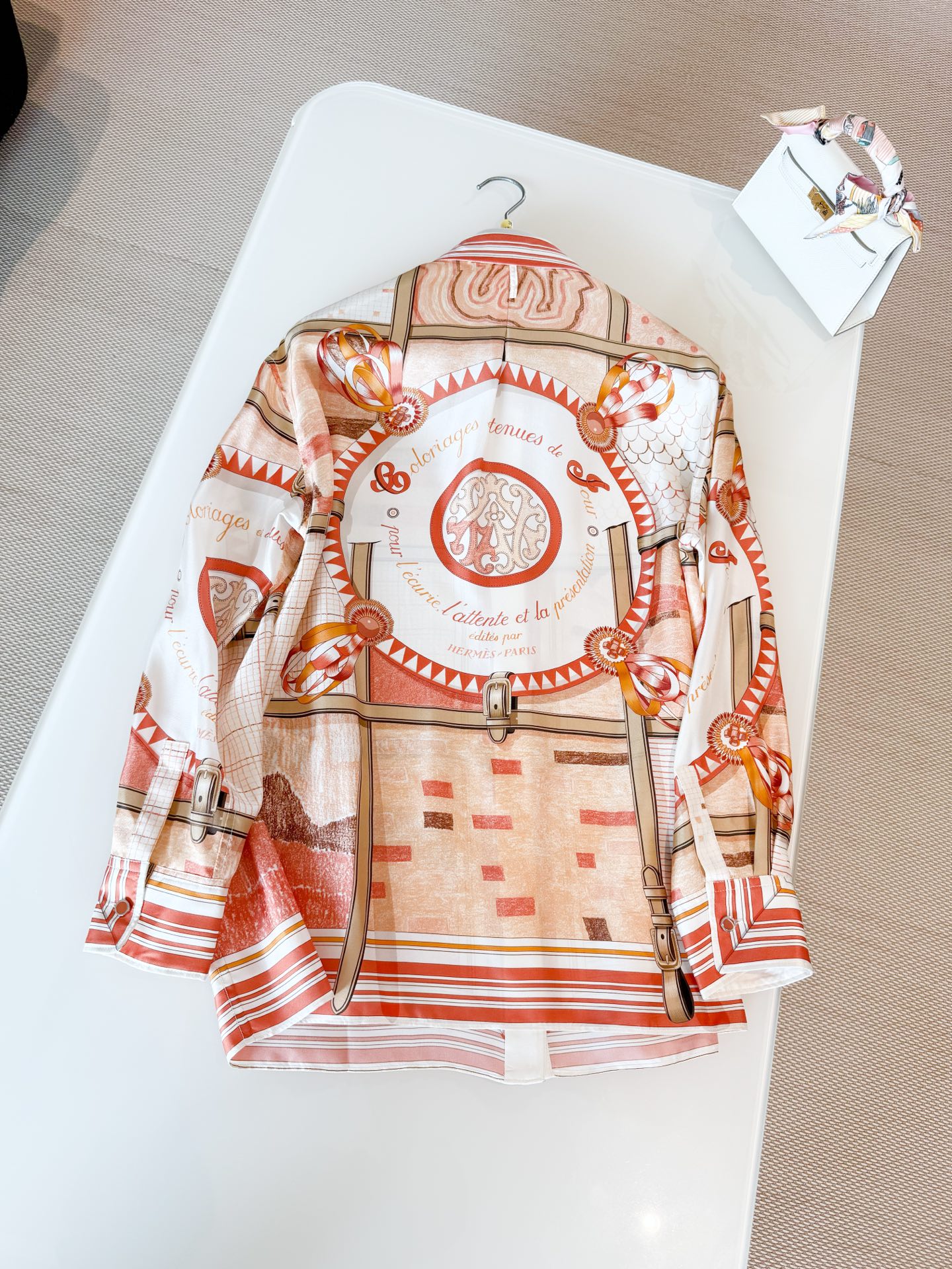 HERMES Женская рубашка из шелка HERMES Женская рубашка из шелка