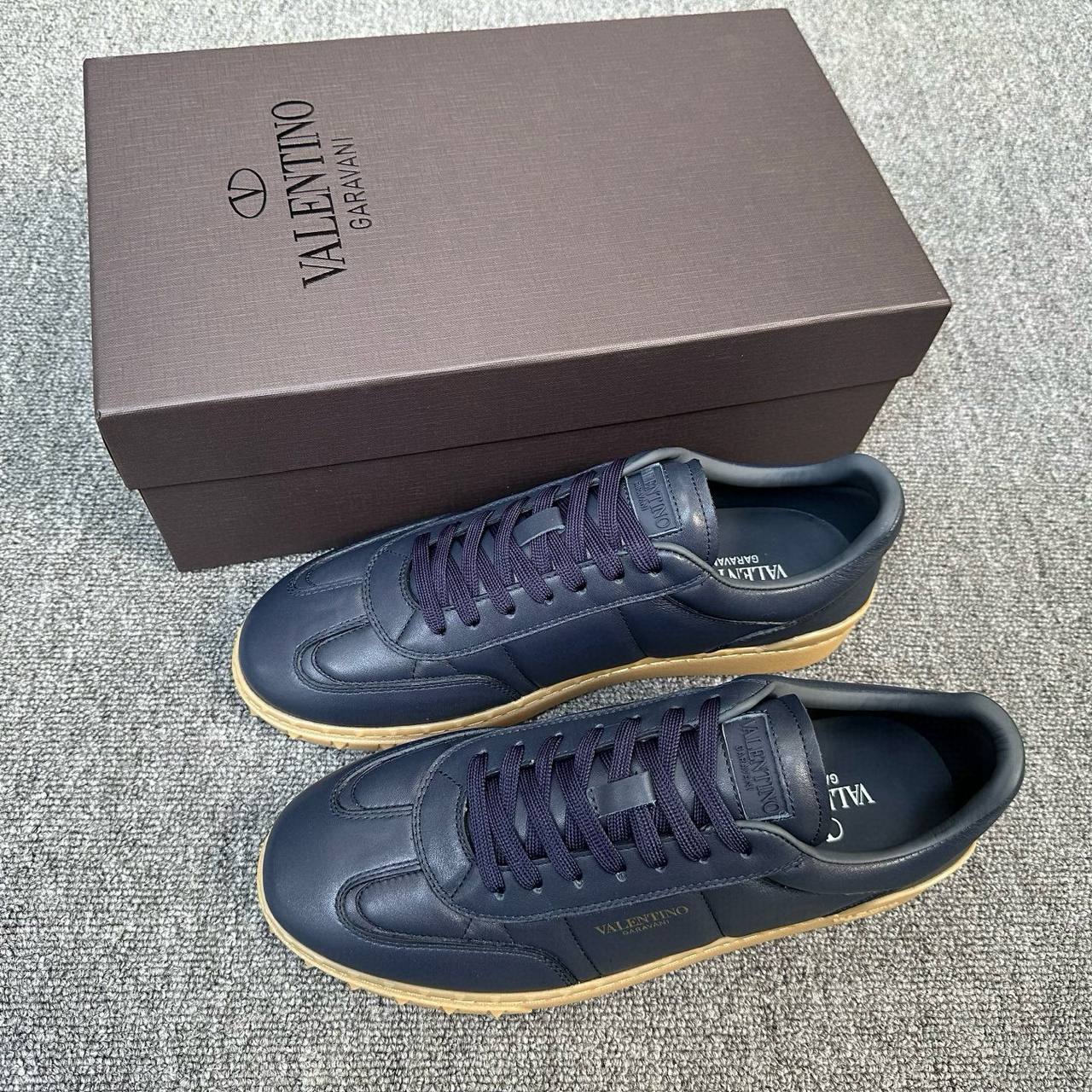 VALENTINO Мужские кроссовки из телячьей кожи 