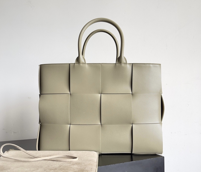 BOTTEGA VENETA Сумка Arco