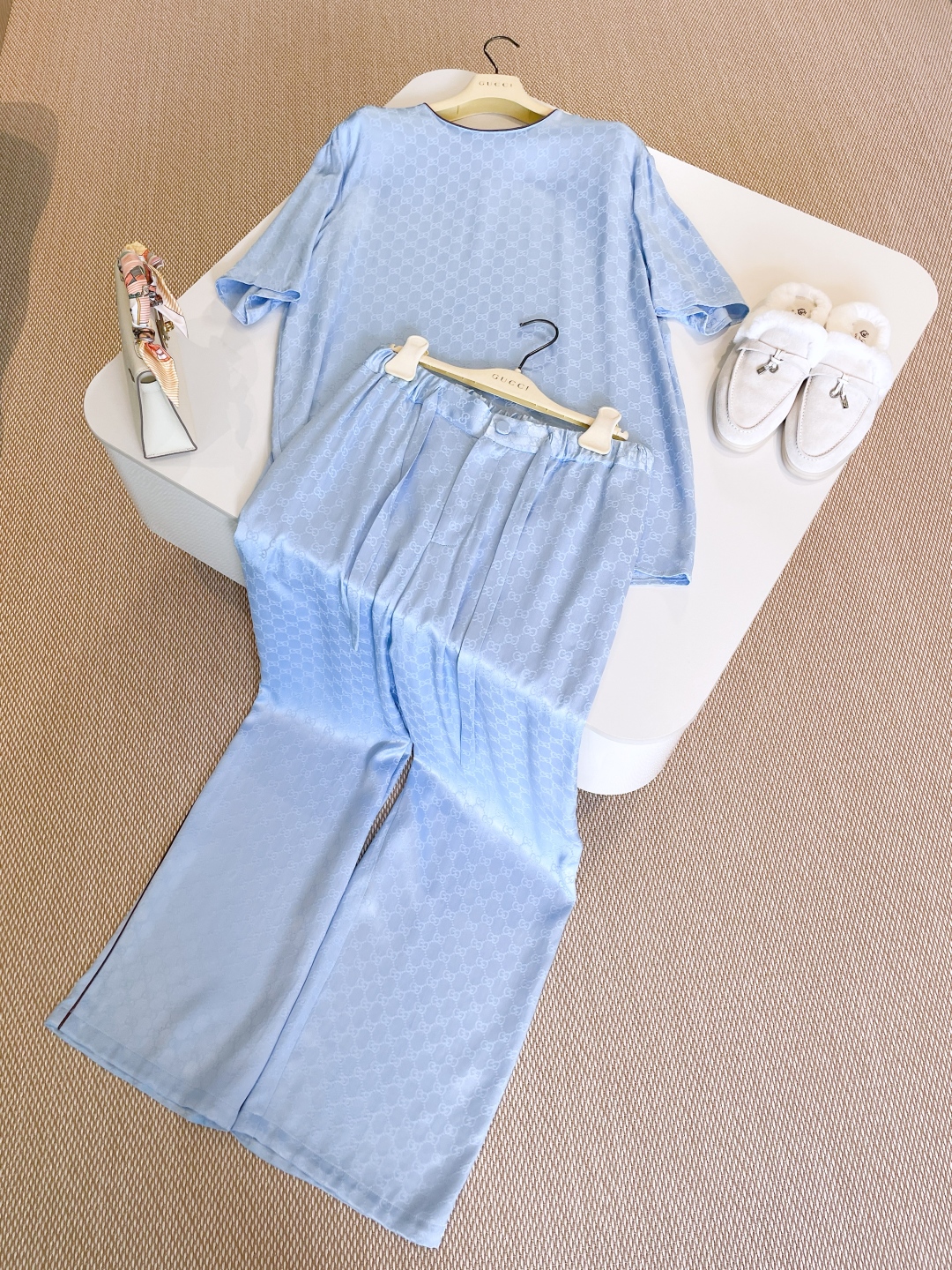 GUCCI Женская футболка из атласа  GUCCI Женская футболка из атласа