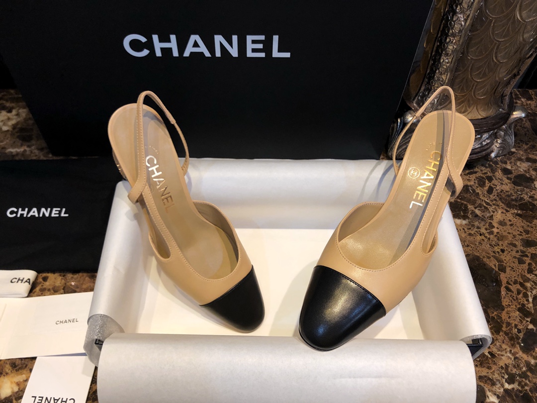 CHANEL Женские туфли слингбэки из кожи на каблуке