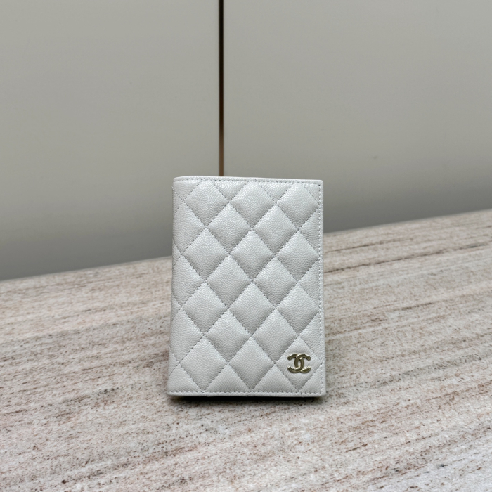 CHANEL Обложка для паспорта 25S