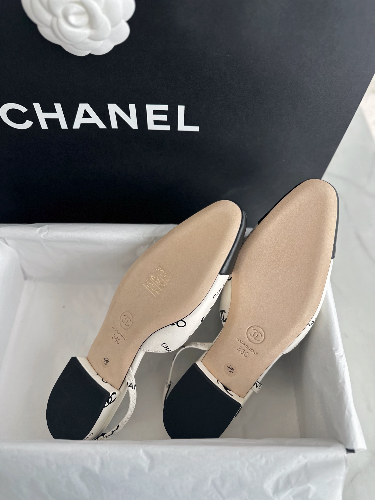 CHANEL Женские туфли слингбэки из кожи CHANEL Женские туфли слингбэки из кожи