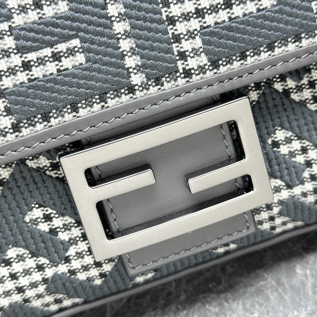 FENDI Женская жаккардовая сумка Baguette 