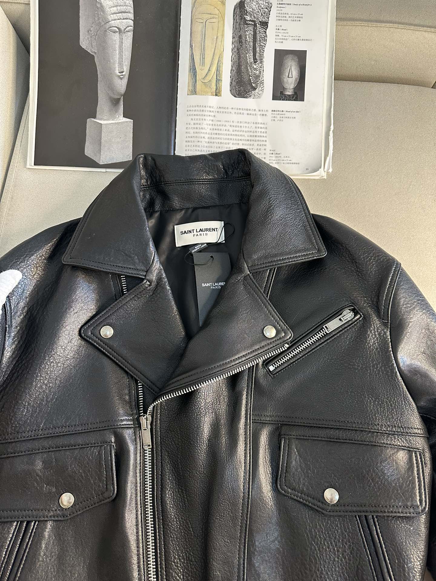 SAINT LAURENT Женская кожаная куртка классического кроя SAINT LAURENT Женская кожаная куртка классического кроя