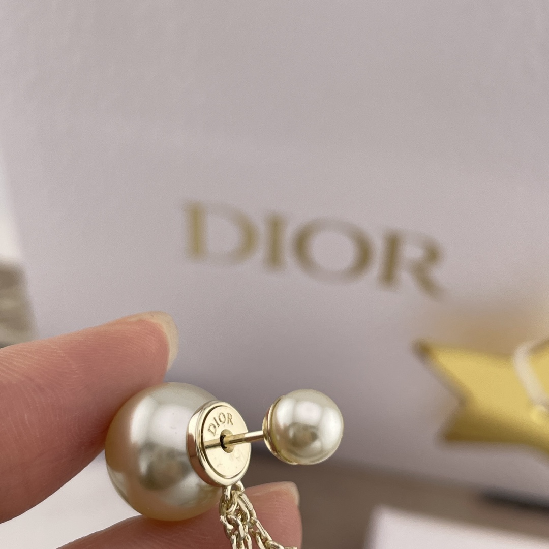 CHRISTIAN DIOR Женские серьги CHRISTIAN DIOR Женские серьги