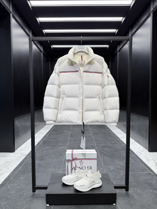 MONCLER Мужской пуховик Bouvaque