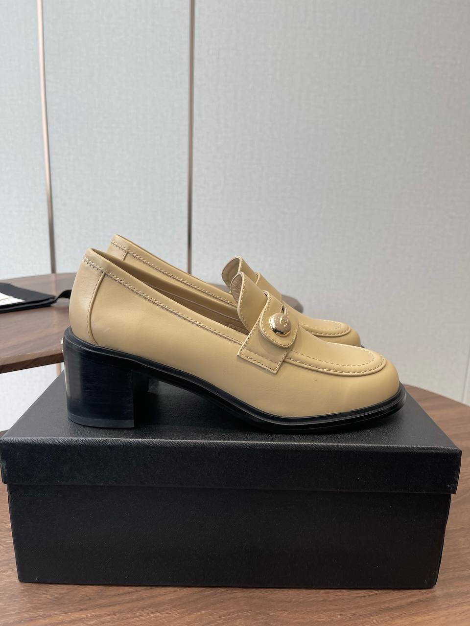 CHANEL Женские туфли из телячьей кожи  CHANEL Женские туфли из телячьей кожи