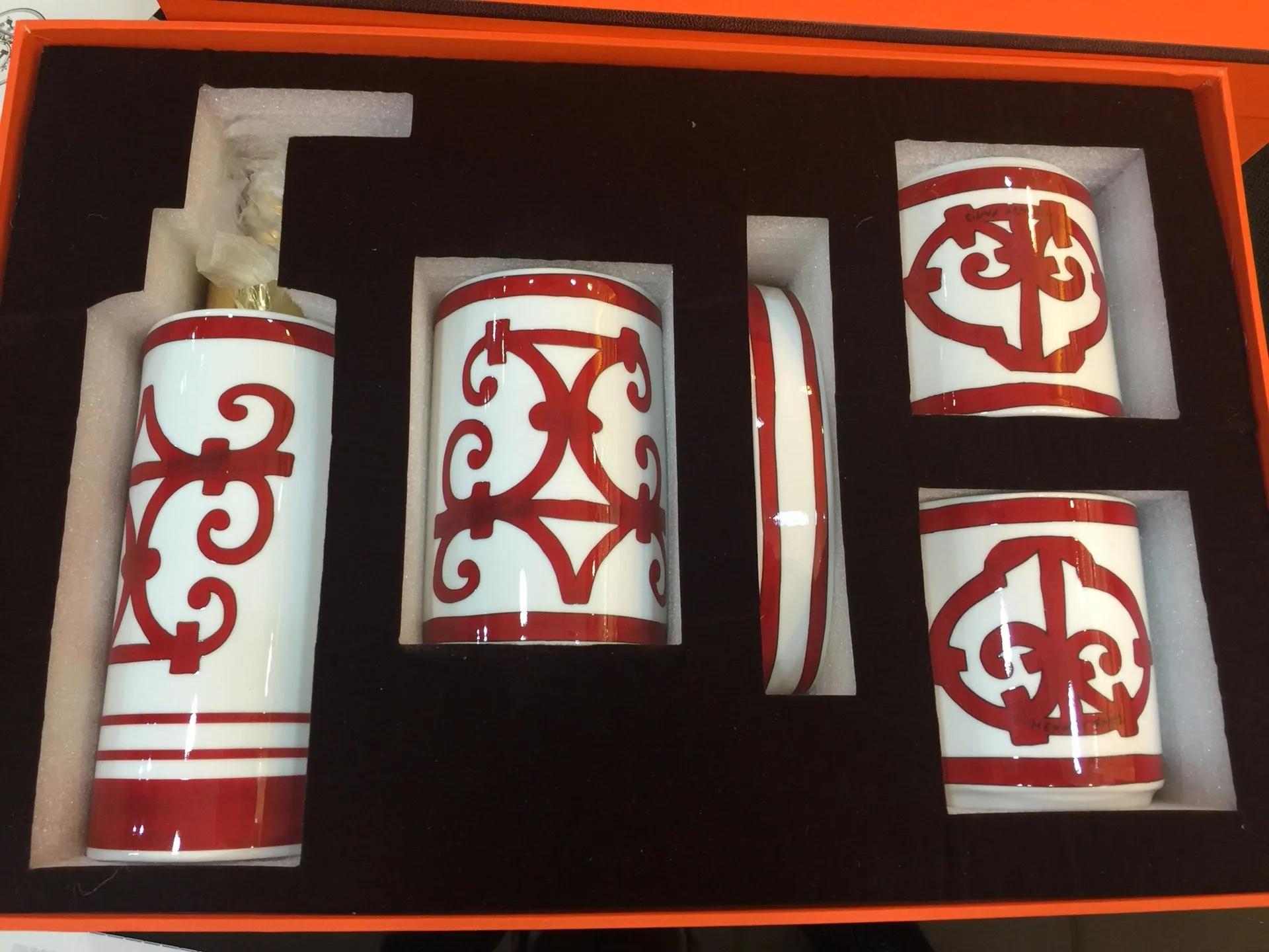 HERMES Набор для ванной комнаты HERMES Набор для ванной комнаты