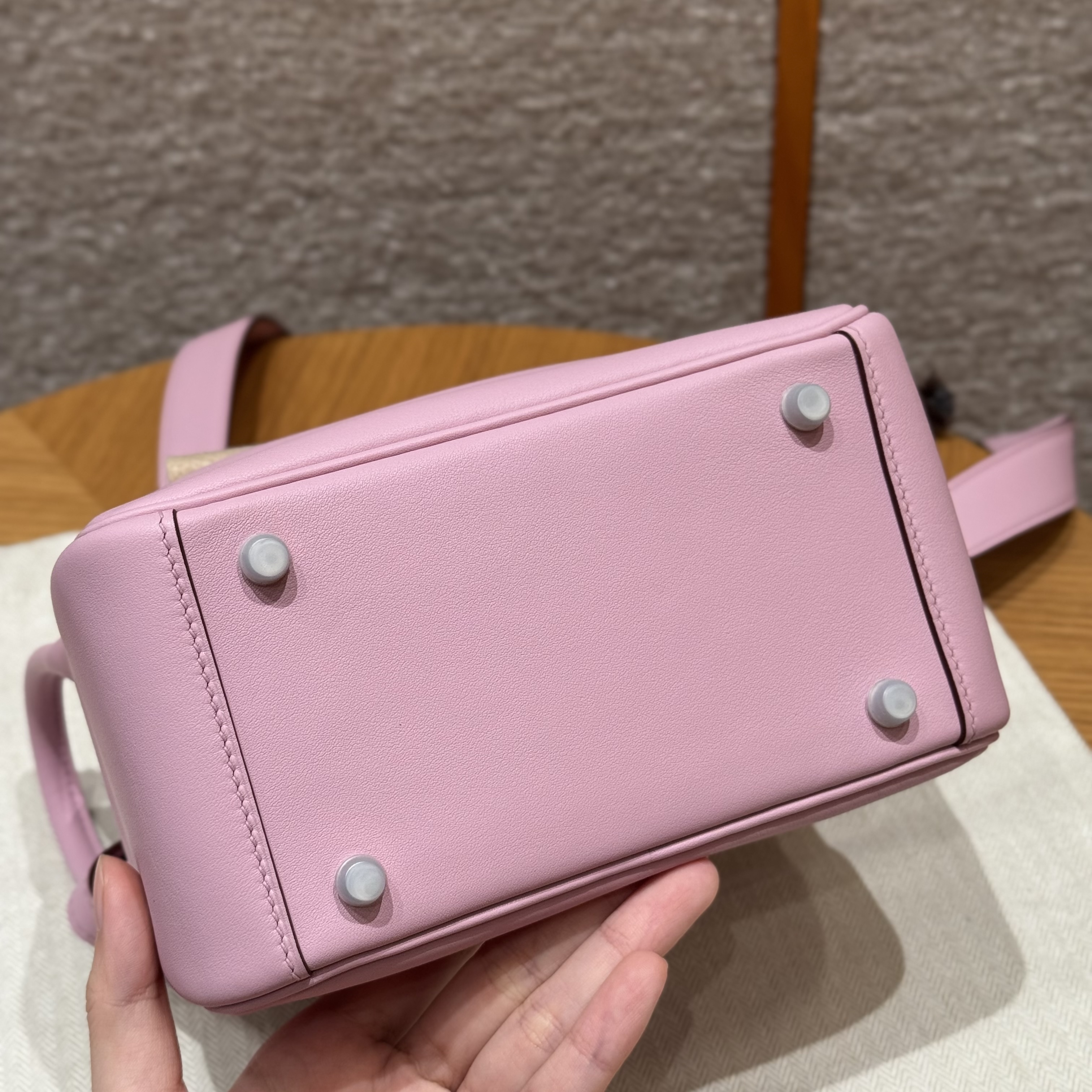 HERMES Женская сумка Lindy 19 см X9 Swift HERMES Женская сумка Lindy 19 см X9 Swift