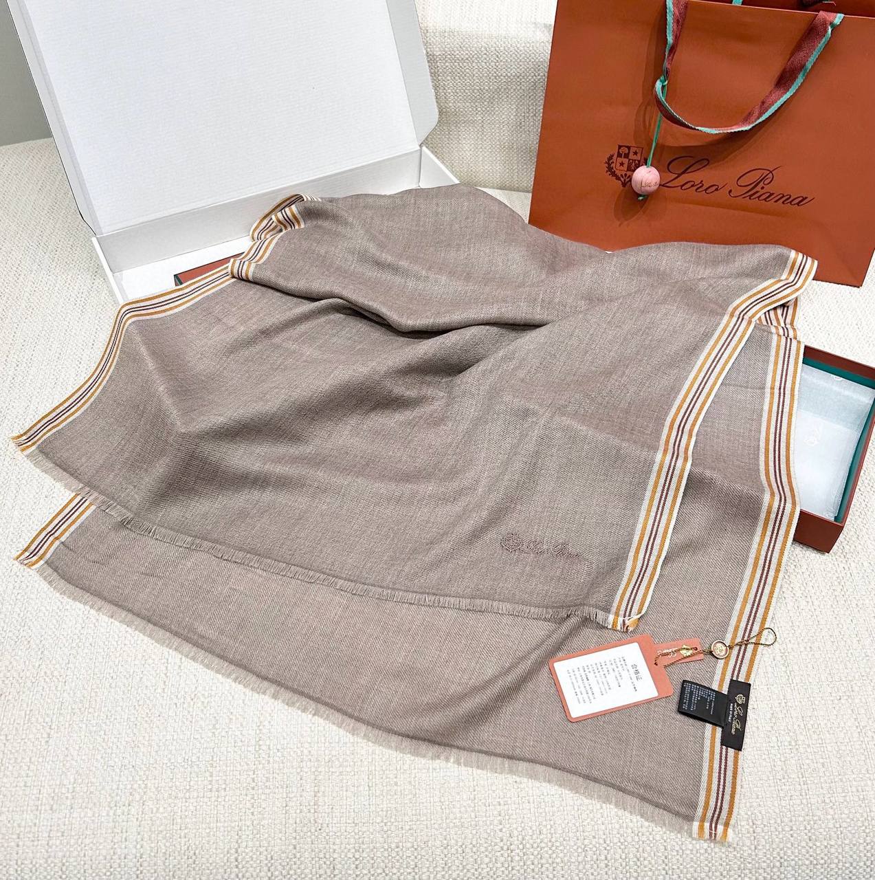 LORO PIANA Женский шарф из кашемира