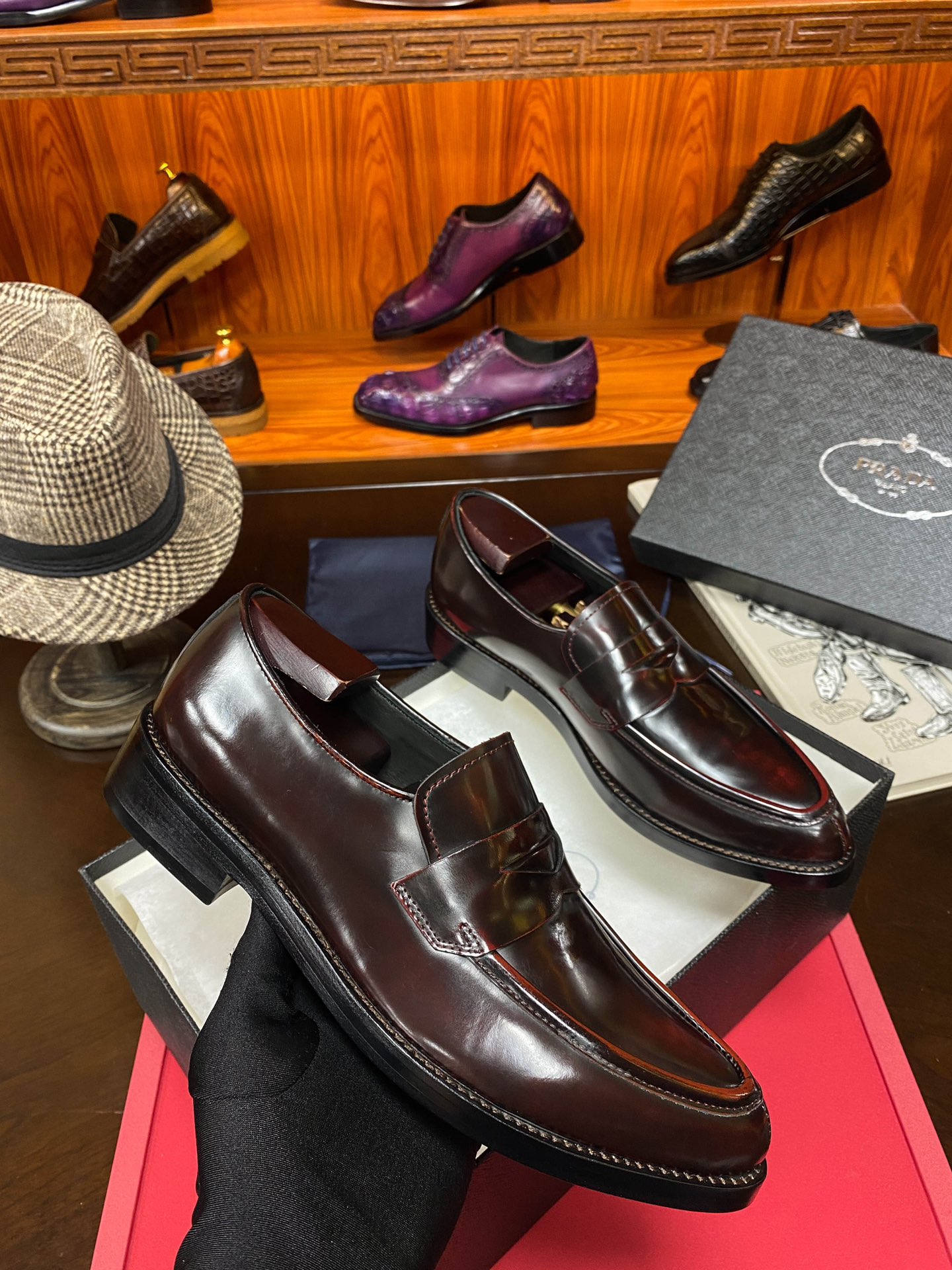 PRADA Мужские кожаные туфли PRADA Мужские кожаные туфли