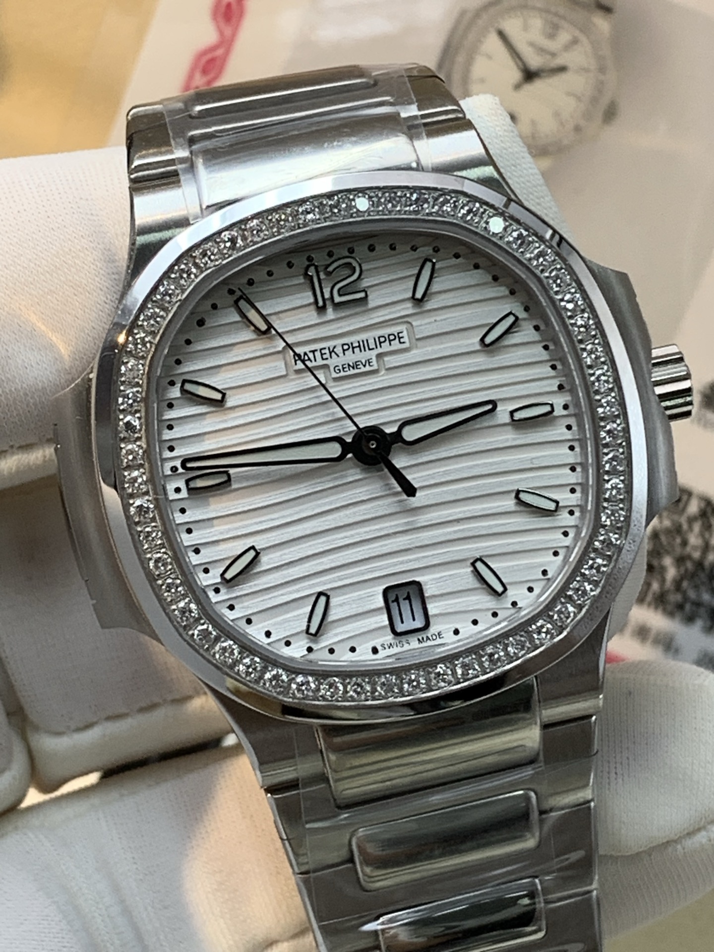 PATEK PHILIPPE Женские часы Nautilus 7118/1200A-010 PATEK PHILIPPE Женские часы Nautilus 7118/1200A-010