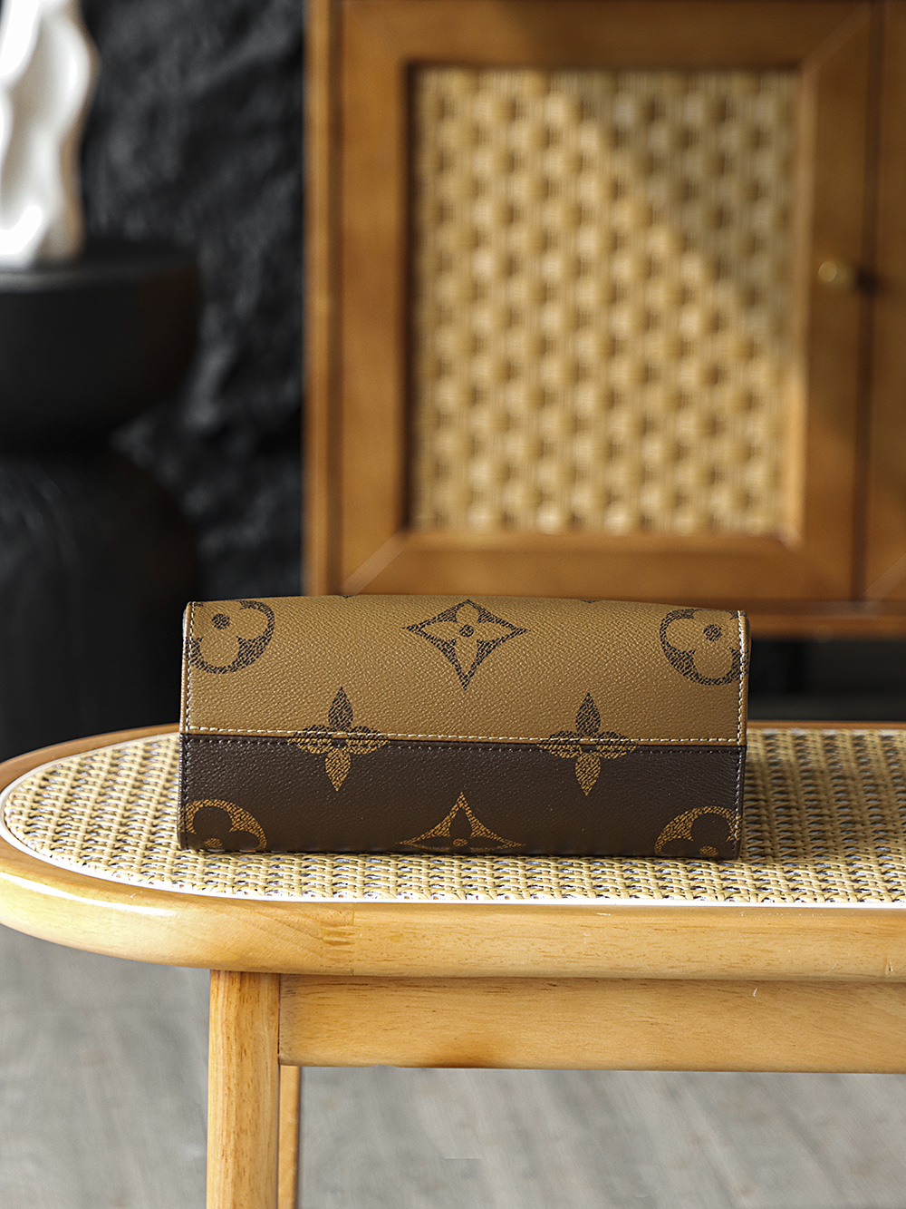 LOUIS VUITTON Женская Сумка Onthego M46373 LOUIS VUITTON Женская Сумка Onthego M46373