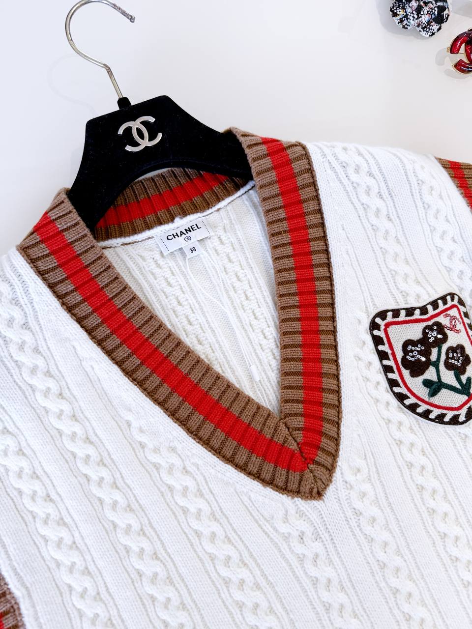 CHANEL Женский жилет из кашемира CHANEL Женский жилет из кашемира