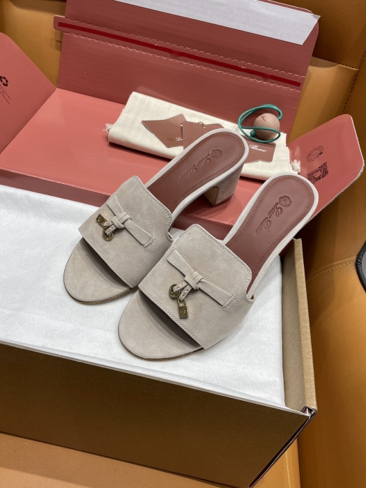 LORO PIANA Женские сандалии