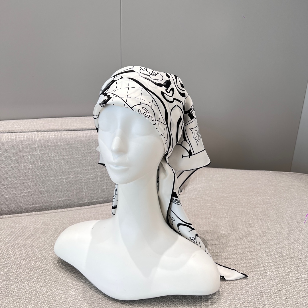 CHANEL Женский платок шёлк CHANEL Женский платок шёлк