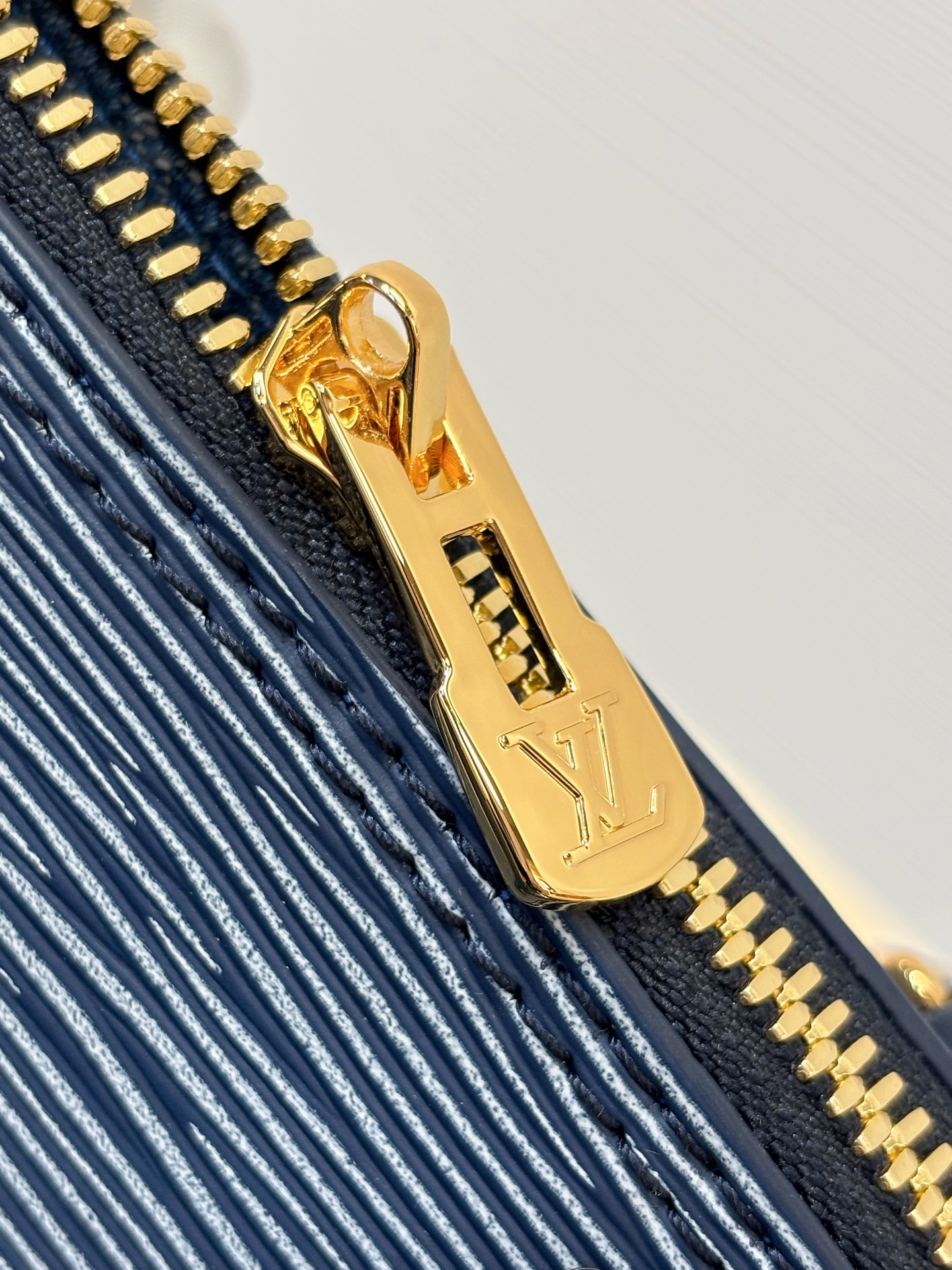 LOUIS VUITTON Женская сумка Alma BB M14853 LOUIS VUITTON Женская сумка Alma BB M14853