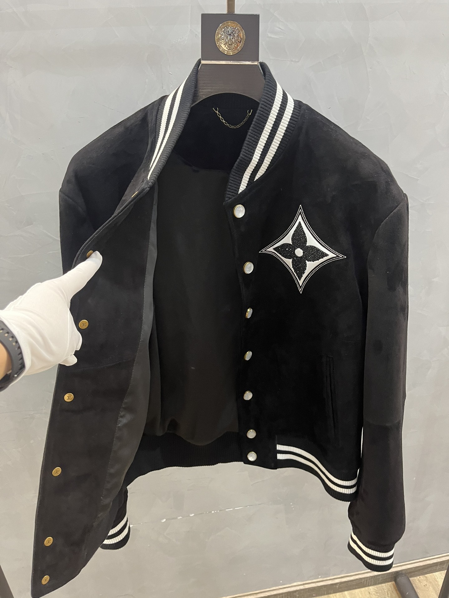 LOUIS VUITTON Мужская куртка из замши LOUIS VUITTON Мужская куртка из замши