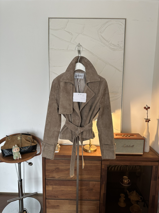 BRUNELLO CUCINELLI Женская куртка из замши с поясом