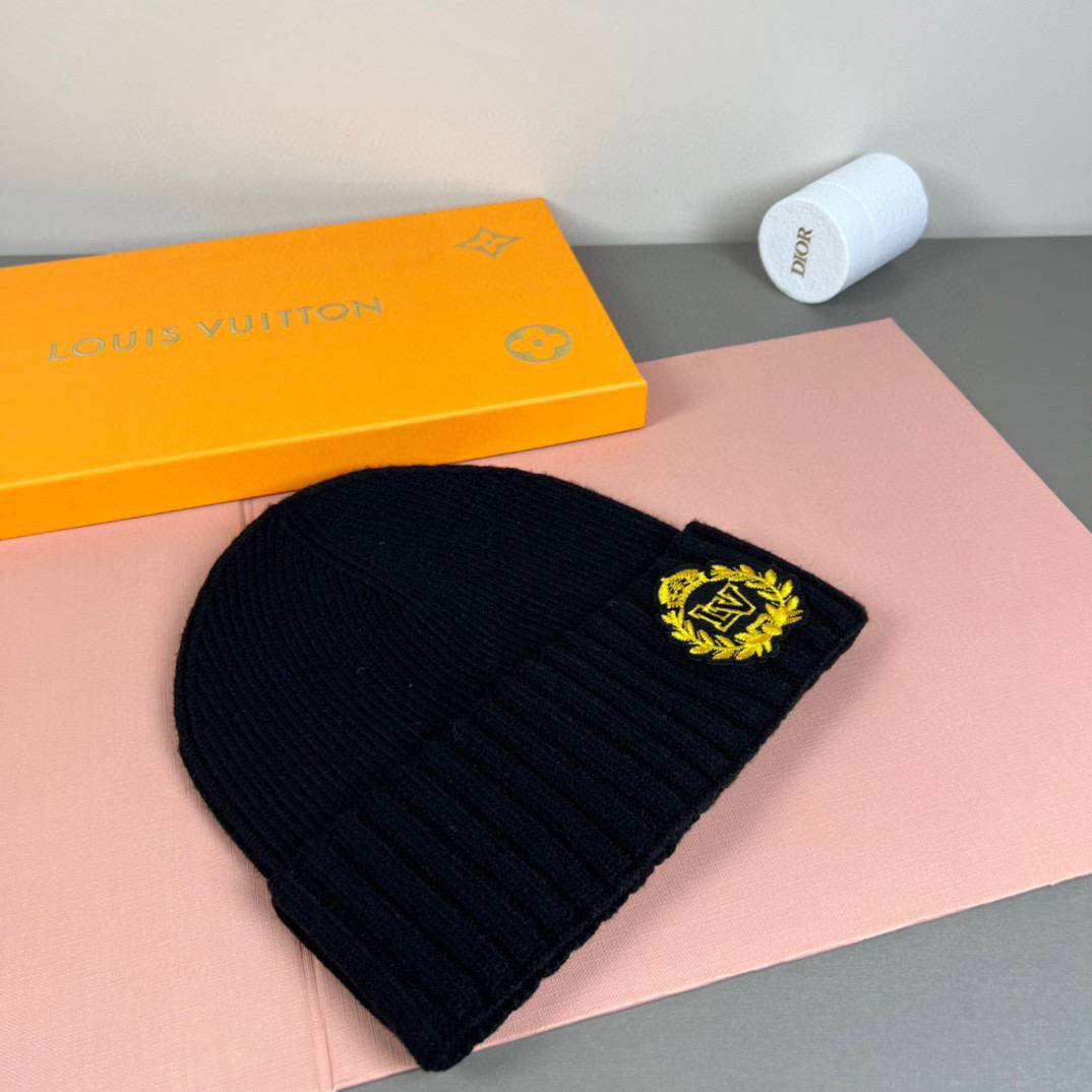 LOUIS VUITTON Мужская шапка с нашивкой LOUIS VUITTON Мужская шапка с нашивкой