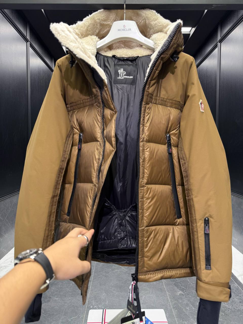 MONCLER Мужской пуховик Morgins