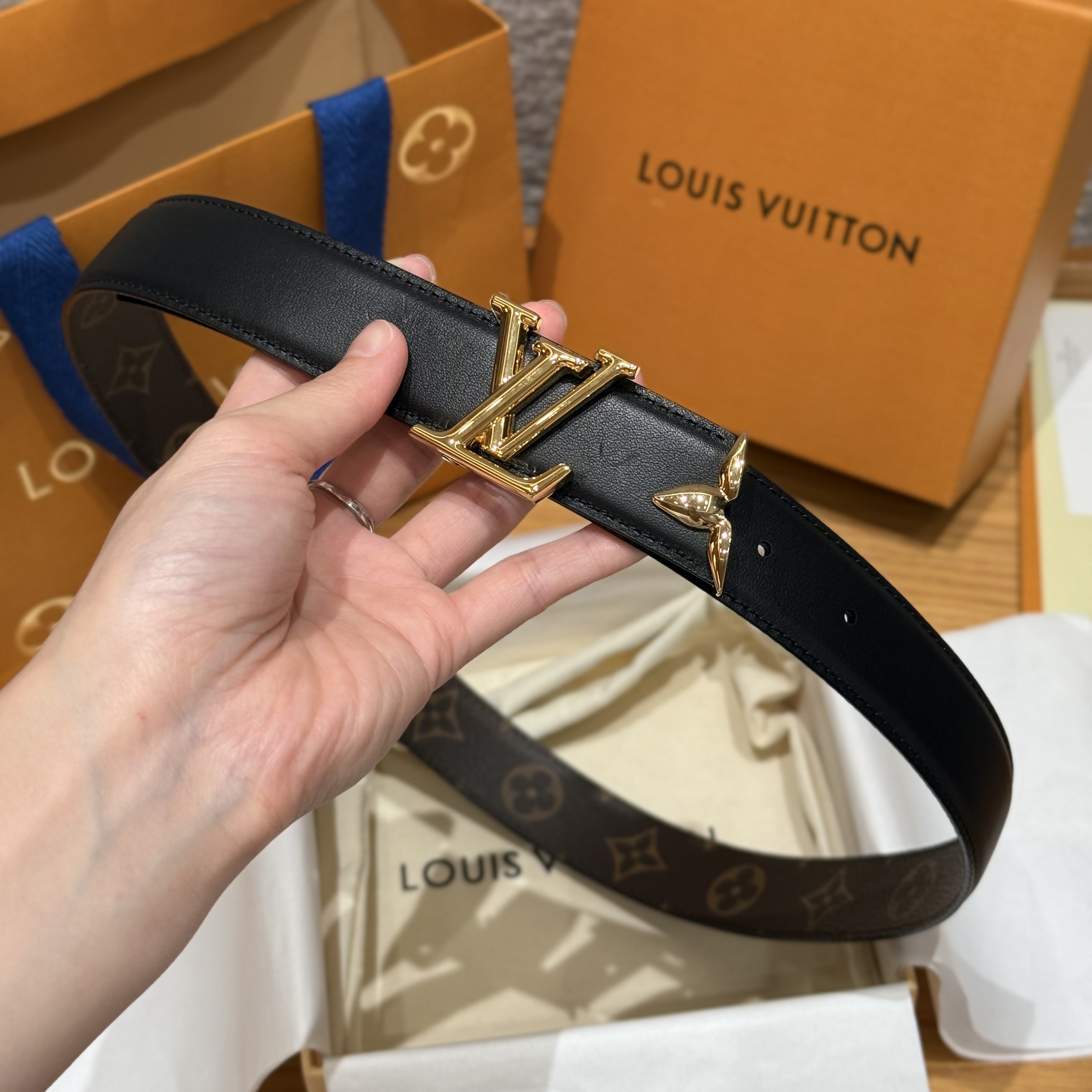 LOUIS VUITTON Женский ремень 