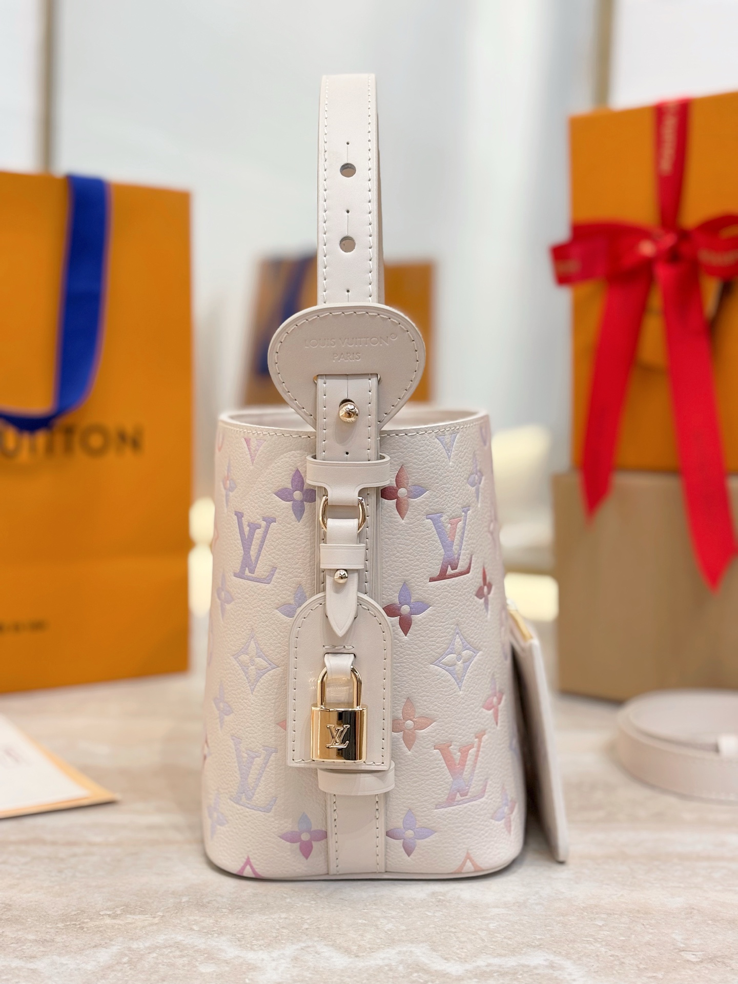 LOUIS VUITTON Женская сумка All In BB M25673 LOUIS VUITTON Женская сумка All In BB M25673